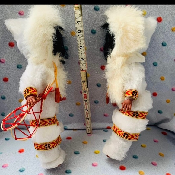 2 Vintage Inuit Eskimo dolls in furs with snowshoes - Picture 6 of 9